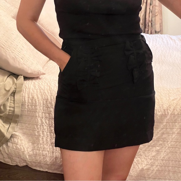 Black mini skirt with BOWS 🖤🎀 Compañía fantastica - size small - Picture 3 of 10
